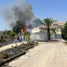 Oheň zasáhl letovisko Maspalomas, kde se natáčí reality show Love Island. (cropped)