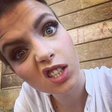 Grimasy herečky Simony Lewandowské coby Emy z Ordinace - 7
