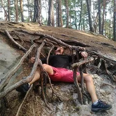 Nesnáším, když jdu po lese a zaklíním se pod kořenem - 10