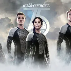 Jena Malone a Jennifer Lawrence na plakátu k Hunger Games