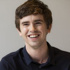 Freddie Highmore z filmu Karlík a továrna na čokoládu - 18
