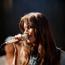 Elizabeth Kopecka nazpívala titulkovou píseň k filmu POKLAD (2)