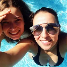 Herečky Marika Šoposká a Berenika Kohoutová v plavkách - 1