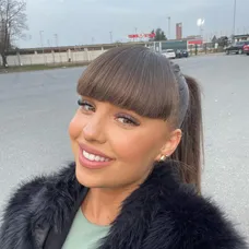 Love Island - Lenka