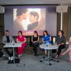 Tvůrci série Monyová otevřeli veřejnou debatu.