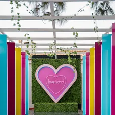 Love Island - tunel