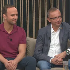 Moderátor Nova Sport Radek Mazal a prezident Autoklubu ČR Jan Šťovíček