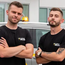 Lovci bouřek Vladimír Hoť a Ivan Viktora