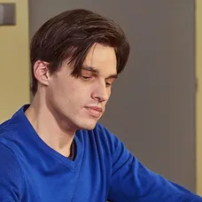 Seriál Ulice: Robert si chce proklepnout Adrianu