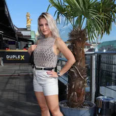 Policistka Kristina na finálové party Survivora 2024 v Duplexu.