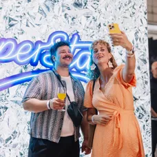 Martin Schreiner a Kateřina Pechová se vyfotili u stěny SuperStar