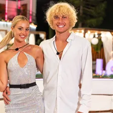 Love Island - Chris a Majka (cropped)