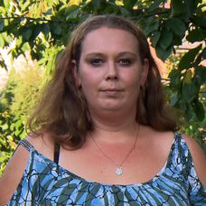 Iveta se jmenuje také druhá manželka. Pochází ovšem z Brzic a pracuje jako pečovatelka a barmanka.