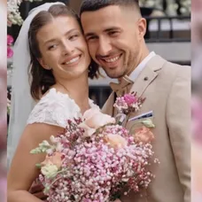 Love Island -Laura a Martin (cropped)