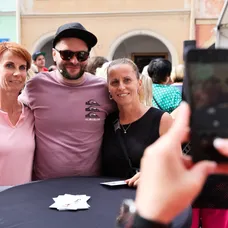 Den s Novou: Jan Albrecht se fotí s fanoušky