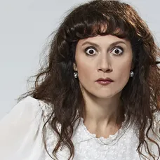 Tvoje tvář má známý hlas: Martha Issová jako Kate Bush