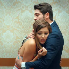 Láska beze slov - Hande Erçel a Burak Deniz