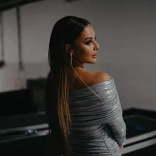 Monika Bagárová dlouhé vlasy