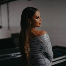 Monika Bagárová dlouhé vlasy