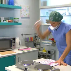 Ordinace: Andrea si ublíží, schválně se pořeže! - 2