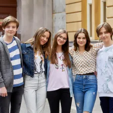 Ulice_Eliáš Vyskočil (Čenda), Kateřina Ujfaluši (Žofka), Kristýna Hocková (Svatka), Karolína Lipowská (Anežka) a Alfréd Šrámek (Štefan)