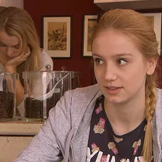 Seriál Ulice: Rozina se nechtěně prozradí...