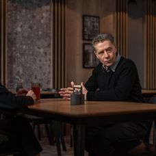 Pavel Kříž v seriálu Bratři a sestry.