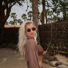 Aneta je účastnící čtvrté řady reality show Love Island.