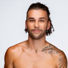 Love Island - Kaly1