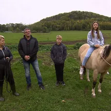 Druhá rodina bydlí na farmě u Děčína. 