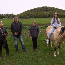 Druhá rodina bydlí na farmě u Děčína. 