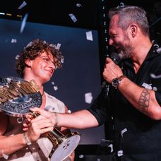 Pája získal cenu jako vítěz Survivora 2025