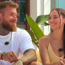 Love Island - Adri a Honza tvoří pár (cropped)