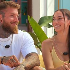 Love Island - Adri a Honza tvoří pár (cropped)