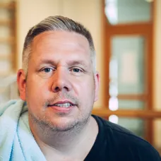Můj cíl je obléknout se do normálních kalhot. Obléknout se, podívat se do zrcadla a říct si, že to docela jde.