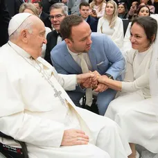 Radek Mazal a manželka Emilie - Páru požehnal papež František ve Vatikánu