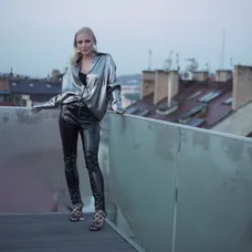 Markéta Konvičková - svazuje při erotických hrátkách v novém klipu svého přítele - 3