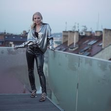 Markéta Konvičková - svazuje při erotických hrátkách v novém klipu svého přítele - 3