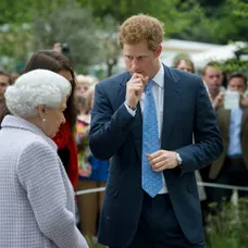 Královna a princ Harry