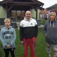 První rodina žije ve vlastním rodinném domě u Mladé Boleslavi. Martina je 36letá maminka, která pracuje v pojišťovně. Její partner Miloš (46 let) pracuje v automobilce.