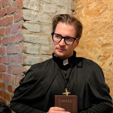 Libor zvolil kostým, který jde proti jeho banditství. Nebo možná poprvé ukázal pravou tvář.