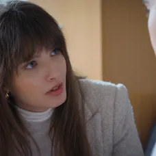 Sara Sandeva nastupuje do Jedné rodiny 