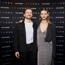 Filip Červenka a Simona Lewandowska na premiéře Studny v Lucerně