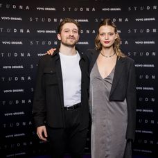 Filip Červenka a Simona Lewandowska na premiéře Studny v Lucerně