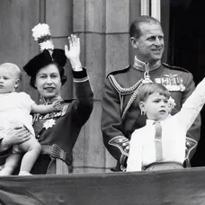 Královna Alžběta, princ Phillip a princ Edward a Andrew - 1965