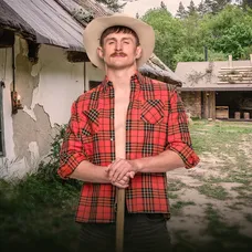 Andrej, Farma česko
