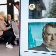 Nastoupili do speciální tramvaje. Čekaly je v ní kvízové otázky, úkoly a hádanky věnované jejich oblíbenému seriálu.