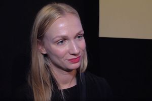 V seriálu intelektuálka, na internetu blbá blondýna: Připomeňte si Nicky Tučkovou