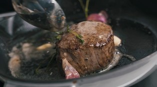 Recept od Pavlíny z 25. 3. 2023: Steak s pepřovou omáčkou a hranolkami