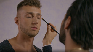 Není to od Sáry pomsta? Radek a Fabio museli obléknout sukně a podpatky